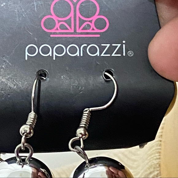 Paparazzi Silvertone Large Bead Necklace and Earring Set - Picture 6 of 6